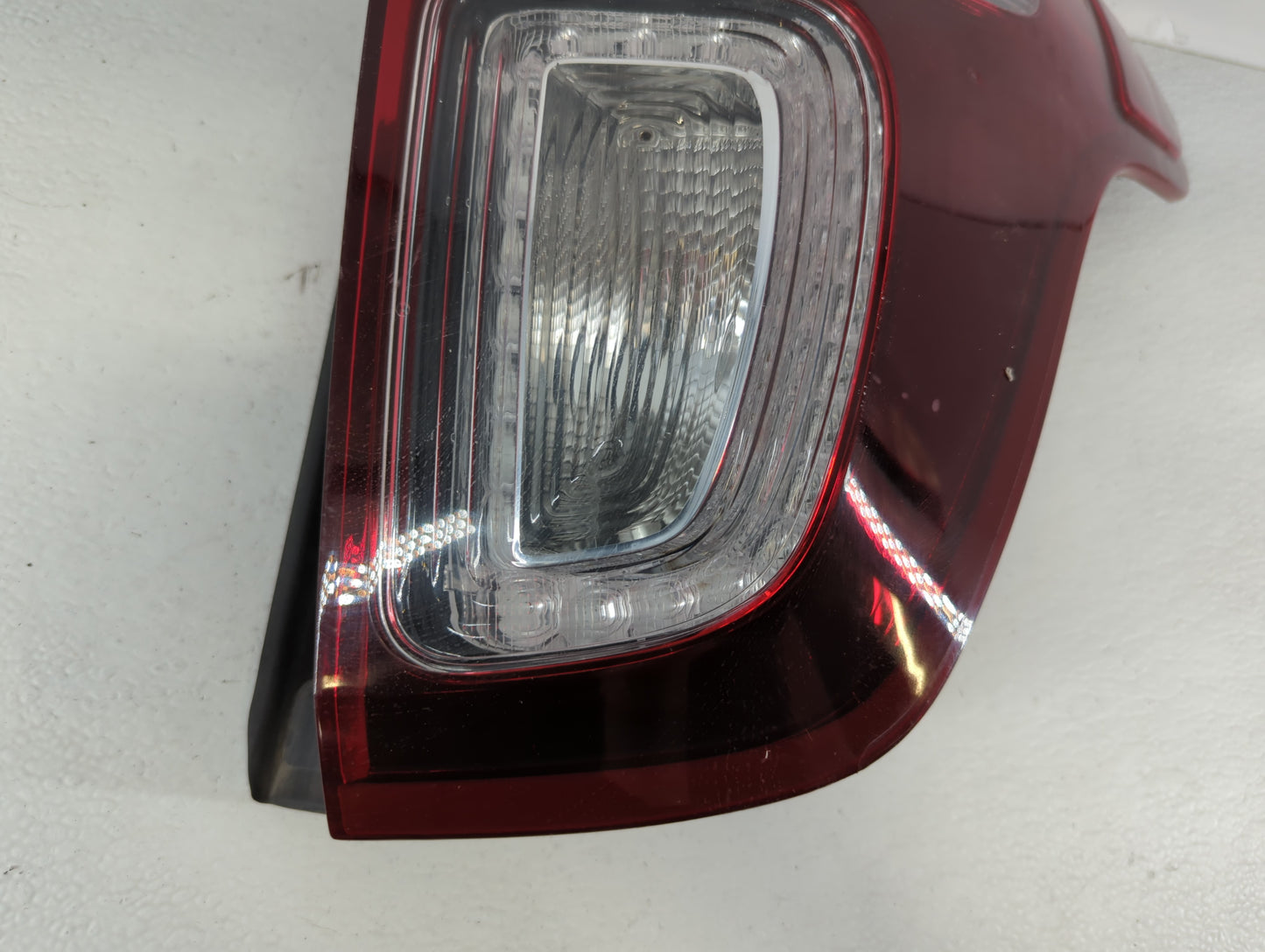 2015 Ford Explorer Tail Light Assembly Passenger Right OEM P/N:BB53-13404-C BB53-13B504-C, BB53-13B504-B, BB53-13404-B Fits 