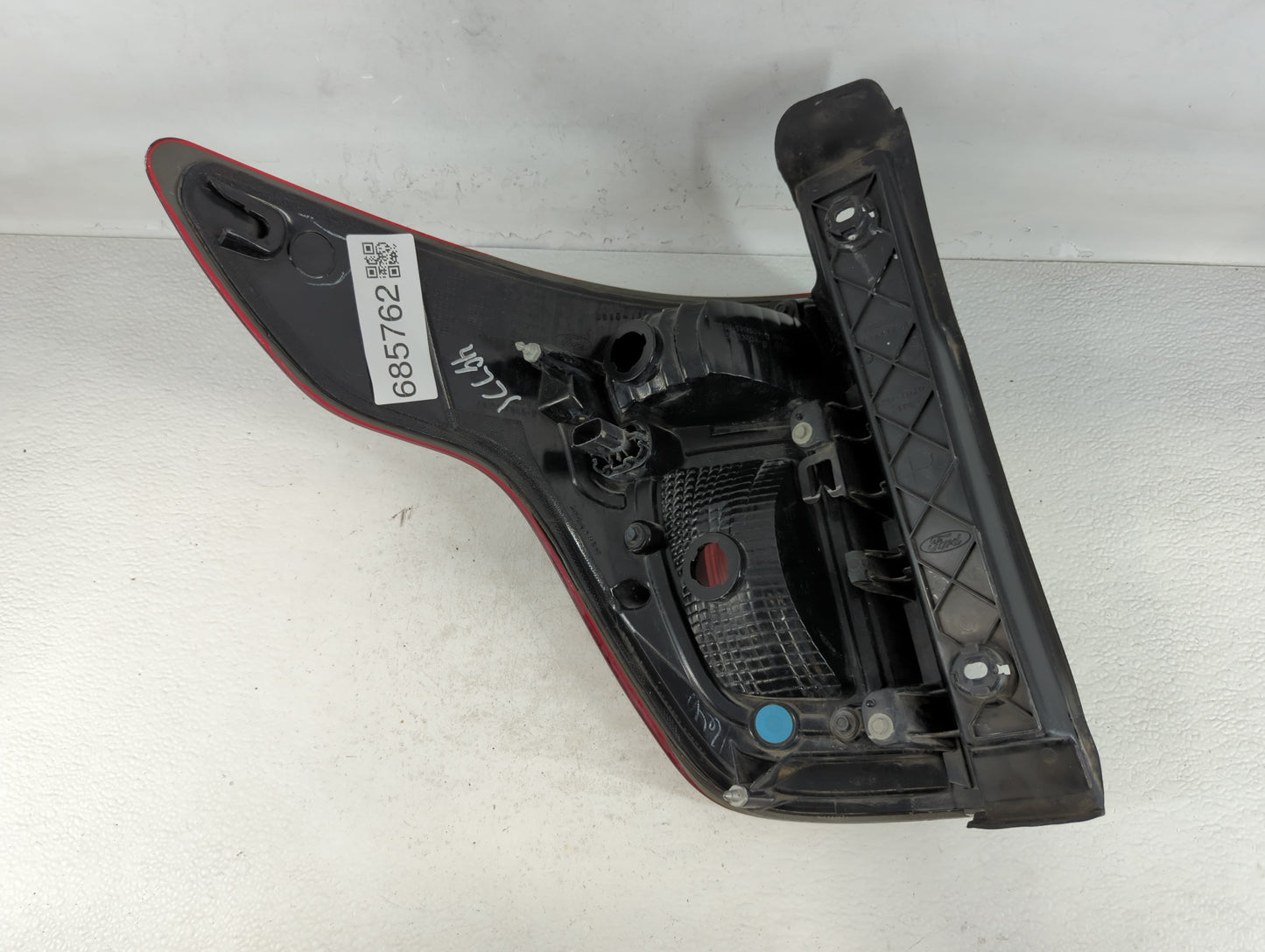 2015 Ford Explorer Tail Light Assembly Passenger Right OEM P/N:BB53-13404-C BB53-13B504-C, BB53-13B504-B, BB53-13404-B Fits 