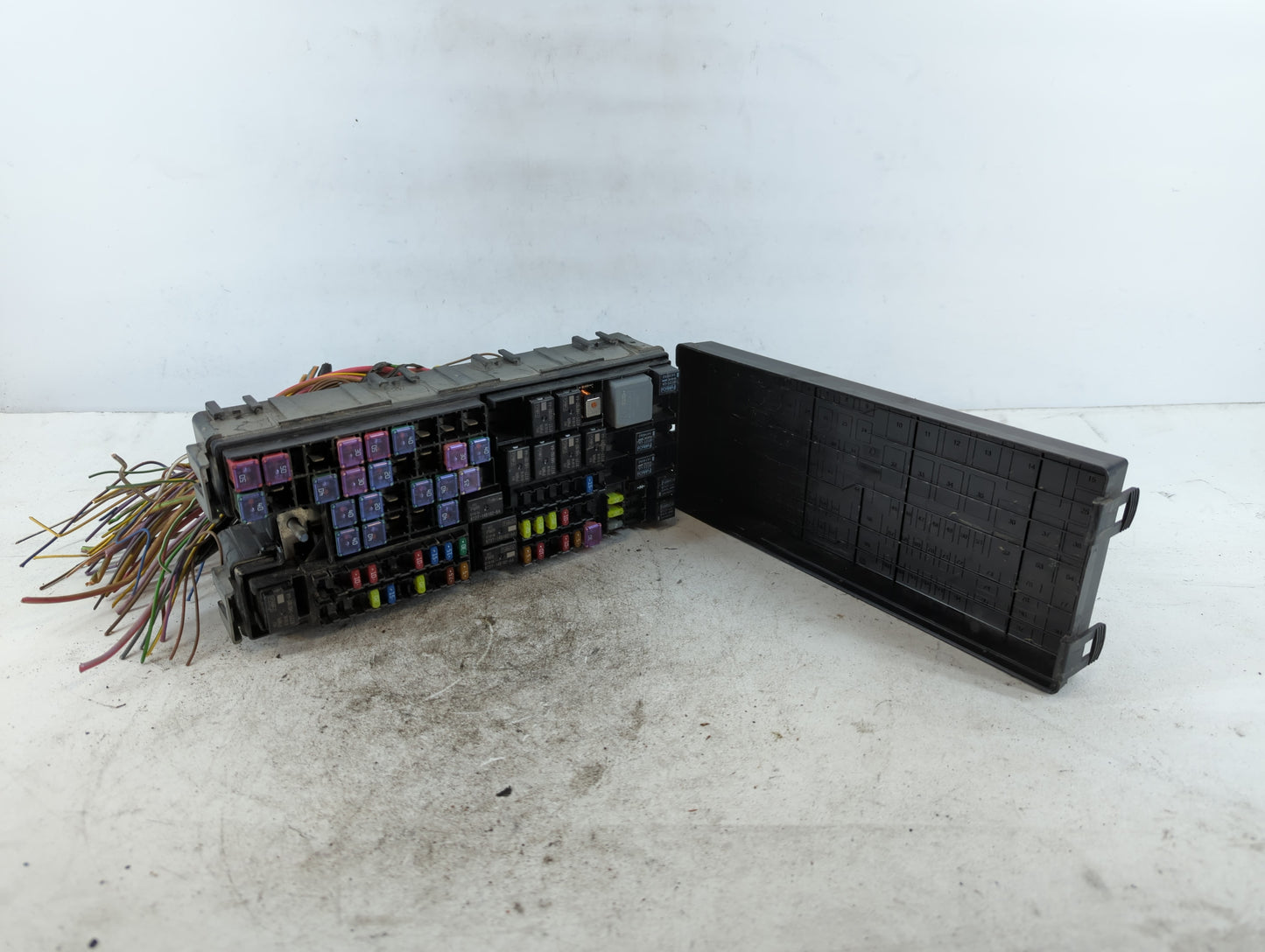 2014-2015 Ford Explorer Fusebox Fuse Box Panel Relay Module P/N:BT4T-14A003-AA Fits Fits 2014 2015 OEM Used Auto Parts - Oem