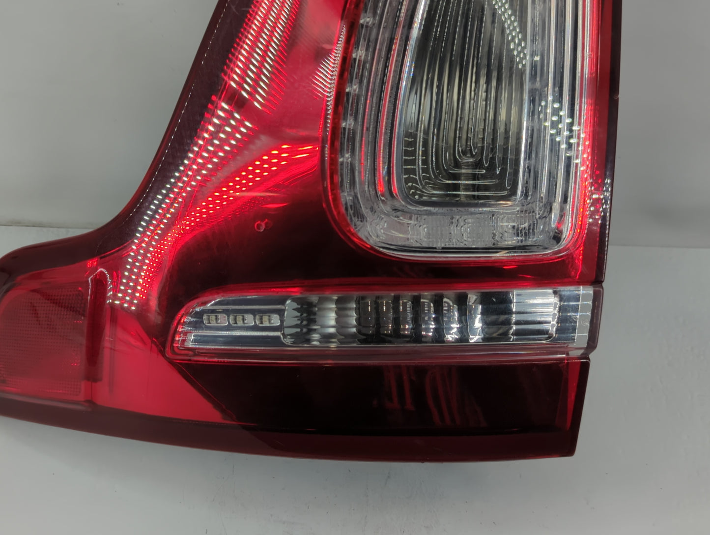 2015 Ford Explorer Tail Light Assembly Passenger Right OEM P/N:DB53-13404-A DB53-13B504-A Fits OEM Used Auto Parts - Oemused