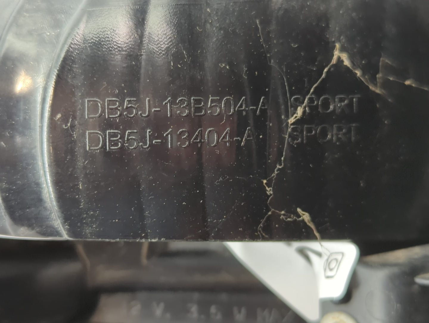 2015 Ford Explorer Tail Light Assembly Passenger Right OEM P/N:DB53-13404-A DB53-13B504-A Fits OEM Used Auto Parts - Oemused
