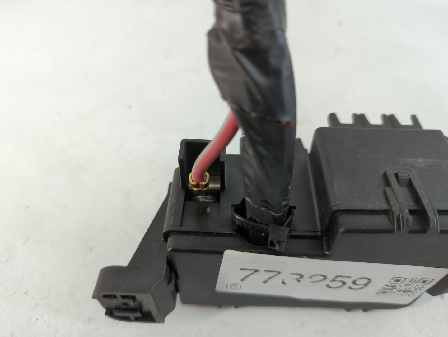2014-2015 Ford Explorer Fusebox Fuse Box Panel Relay Module Fits Fits 2014 2015 OEM Used Auto Parts - Oemusedautoparts1.com