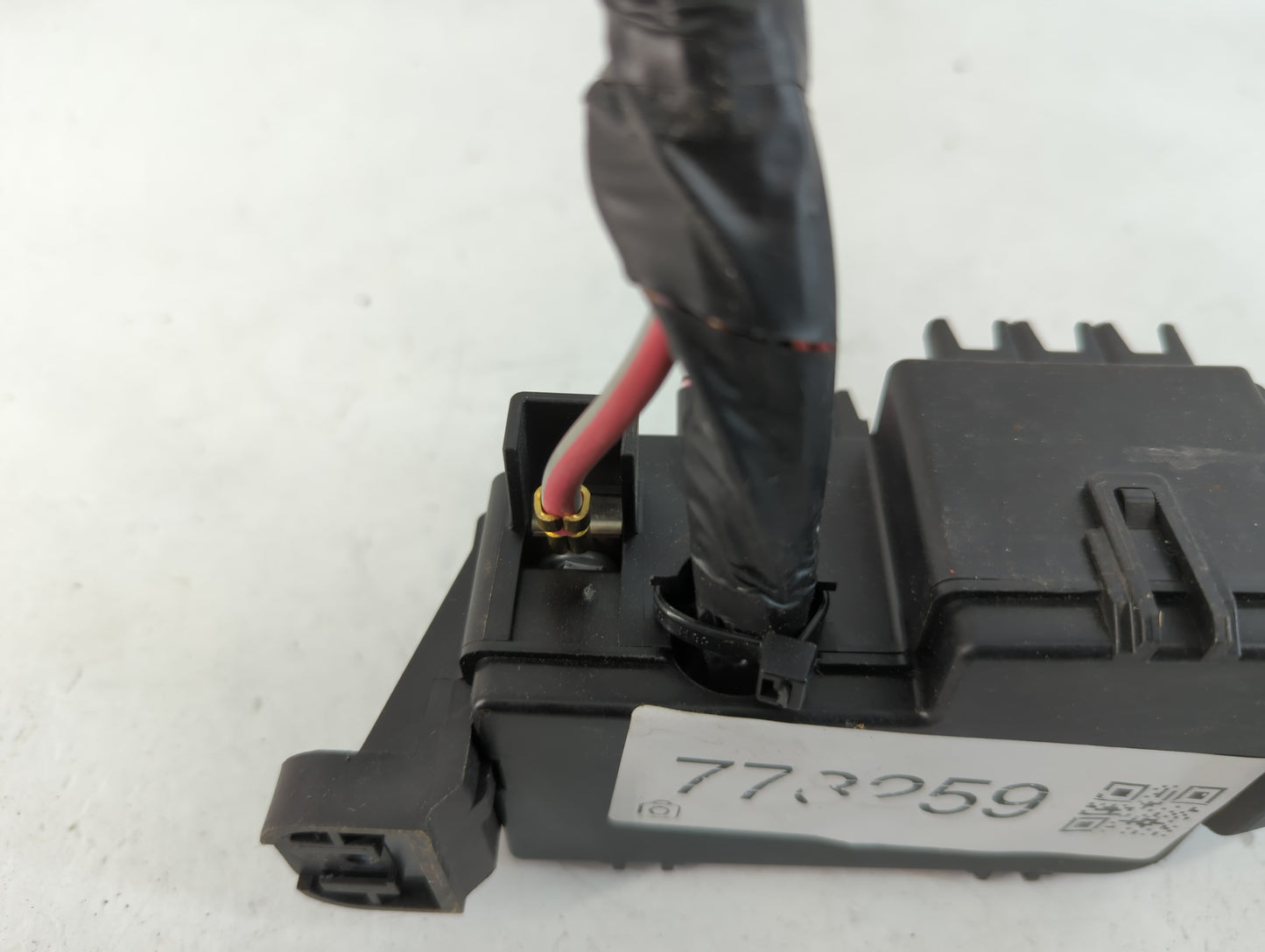 2014-2015 Ford Explorer Fusebox Fuse Box Panel Relay Module Fits Fits 2014 2015 OEM Used Auto Parts - Oemusedautoparts1.com
