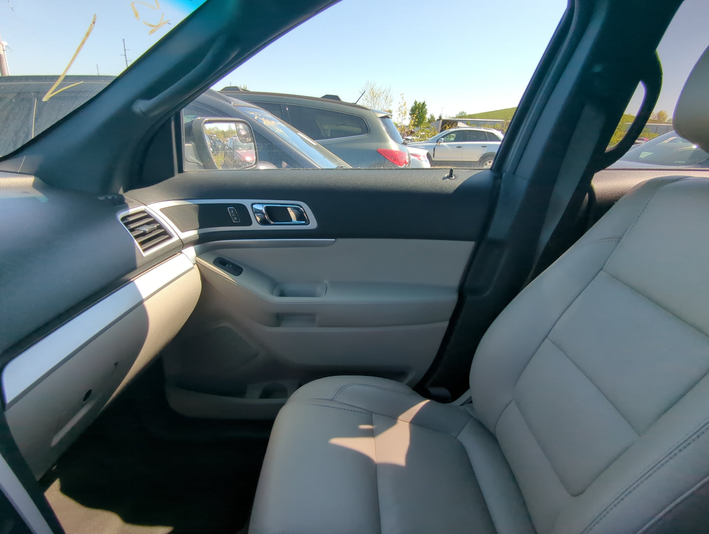 2015 Ford Explorer Front Right Passenger Interior Door Panel Trim - Oemusedautoparts1.com