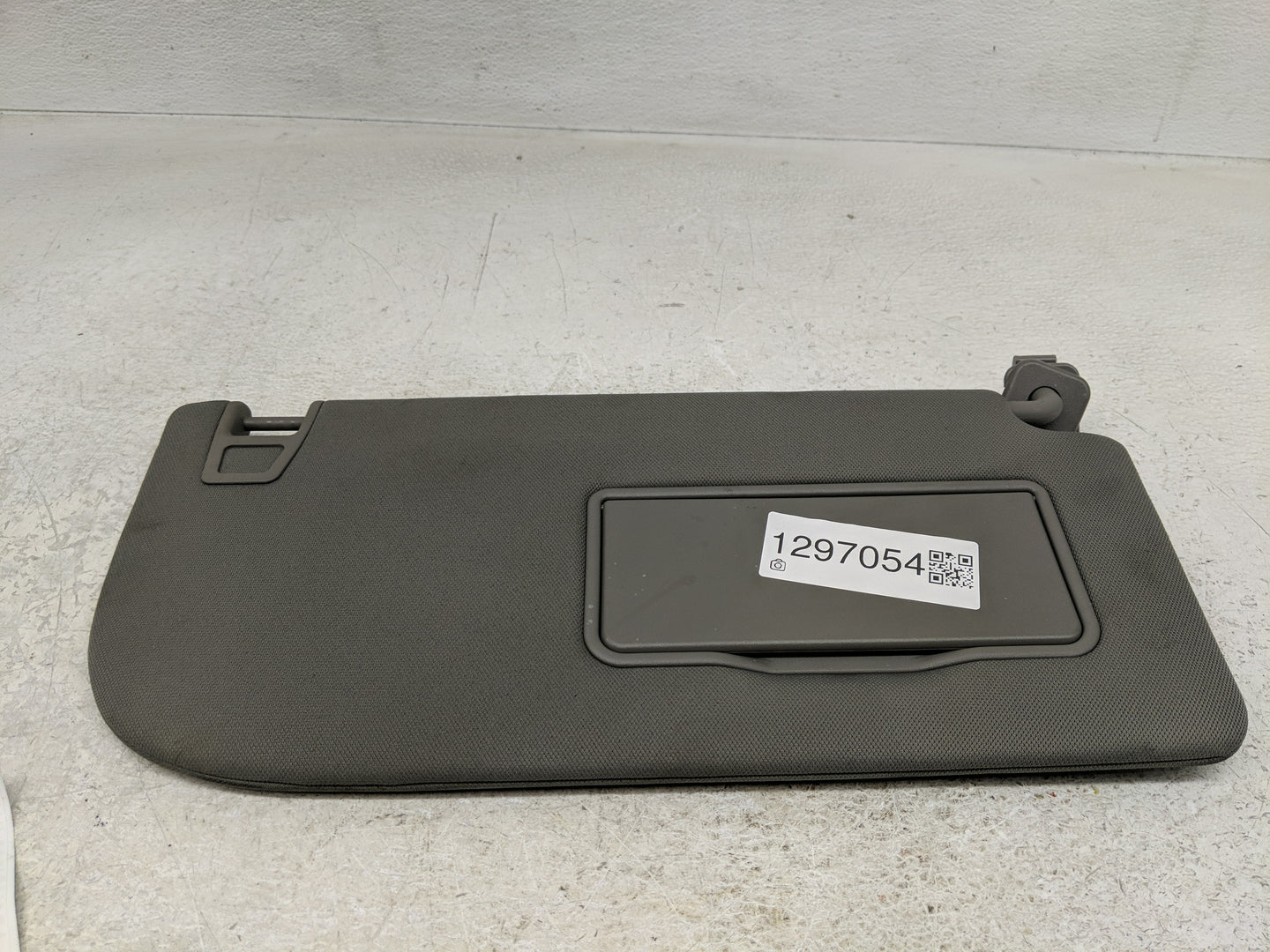 2015-2017 Ford F-150 Sun Visor Shade Replacement Passenger Right Mirror Fits Fits 2015 2016 2017 OEM Used Auto Parts - Oemus