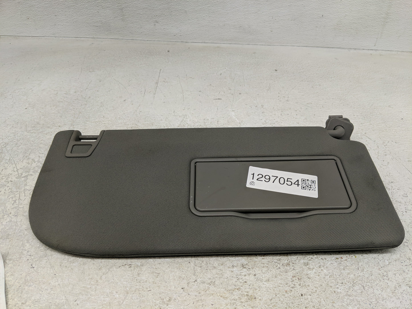 2015-2017 Ford F-150 Sun Visor Shade Replacement Passenger Right Mirror Fits Fits 2015 2016 2017 OEM Used Auto Parts - Oemus