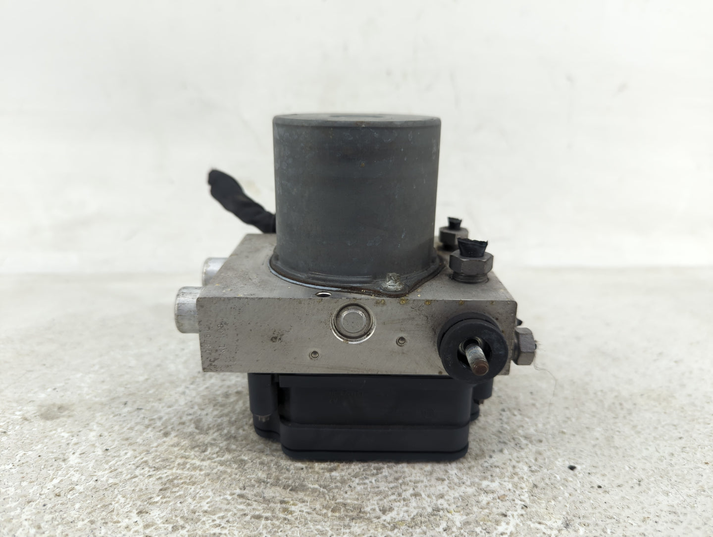 2015-2016 Ford F-150 ABS Pump Control Module Replacement P/N:FL34-2C405-AE Fits Fits 2015 2016 OEM Used Auto Parts - Oemused