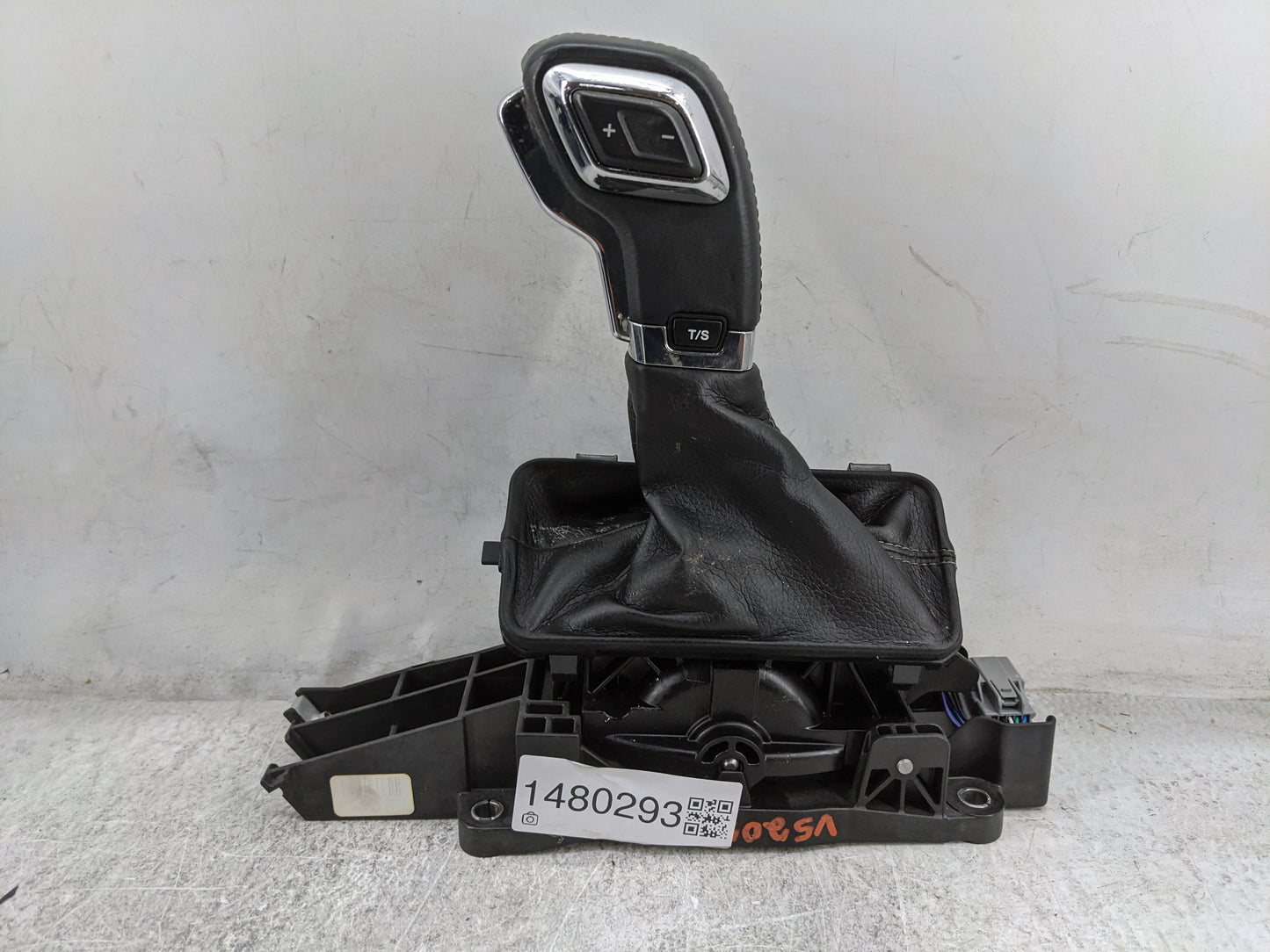 2015 Ford F-150 Floor Console Assembly Shifter Black - Oemusedautoparts1.com