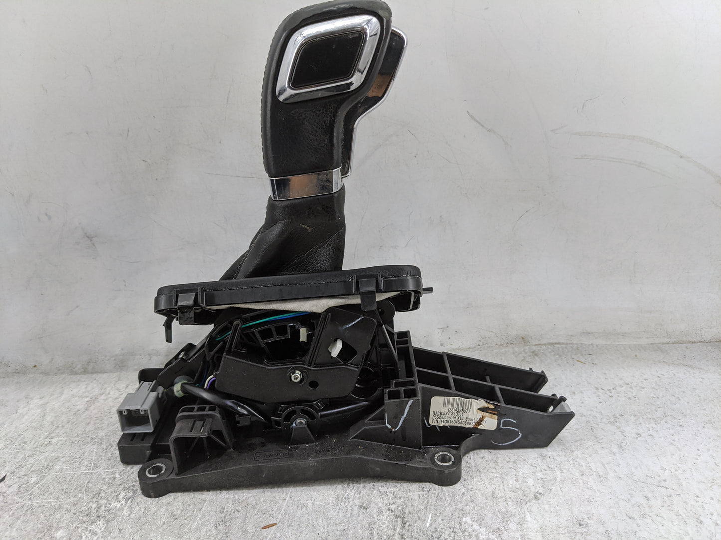 2015 Ford F-150 Floor Console Assembly Shifter Black - Oemusedautoparts1.com