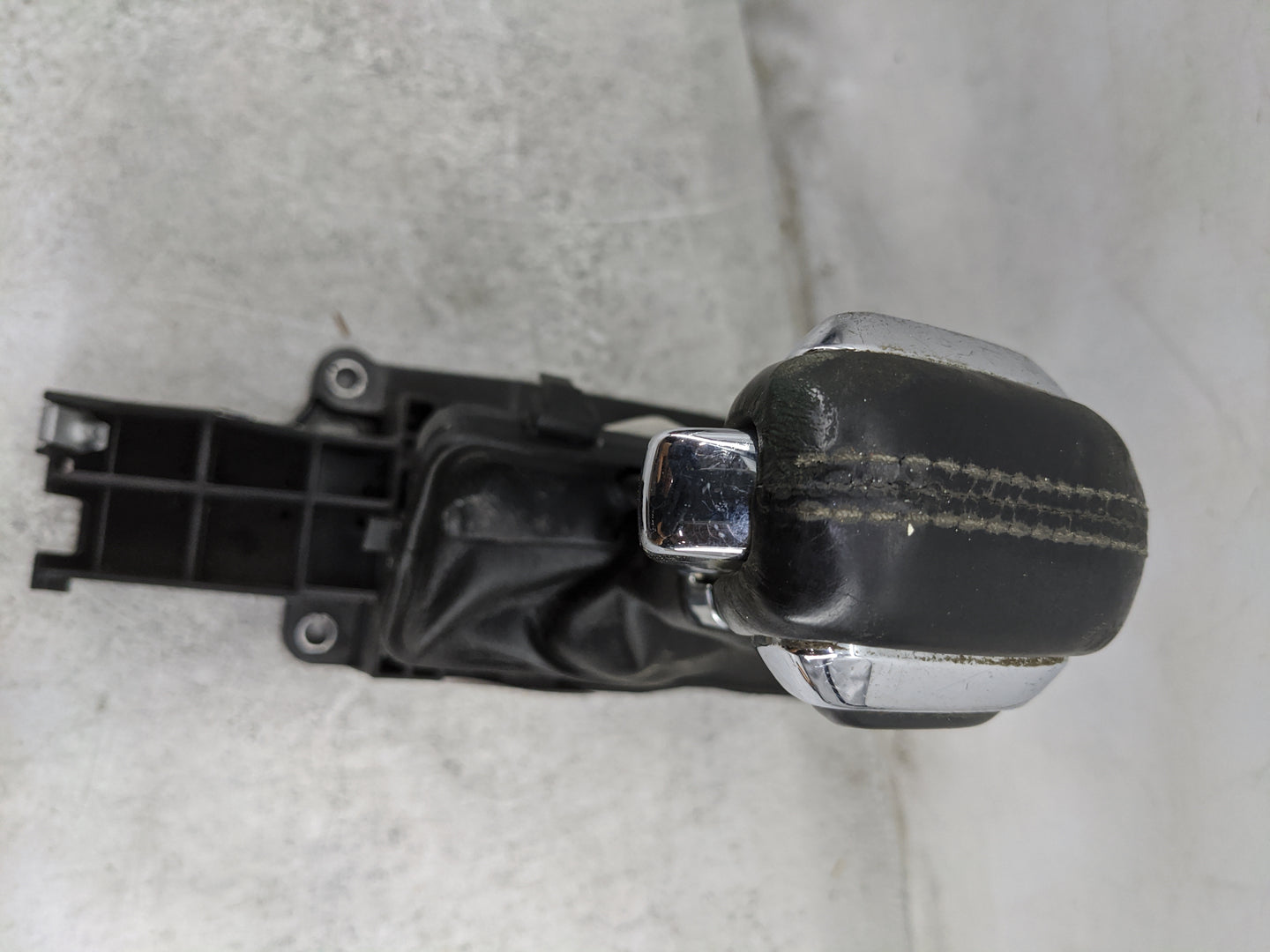 2015 Ford F-150 Floor Console Assembly Shifter Black - Oemusedautoparts1.com