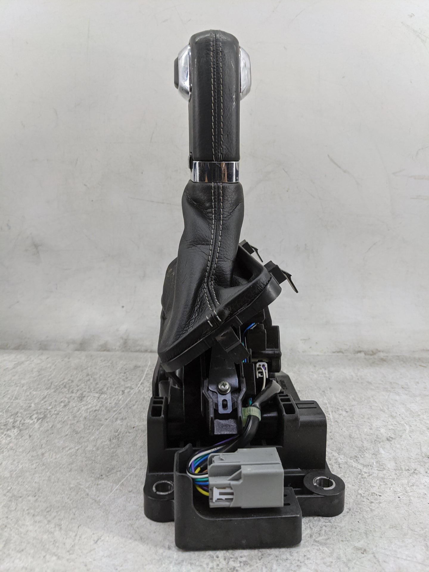 2015 Ford F-150 Floor Console Assembly Shifter Black - Oemusedautoparts1.com