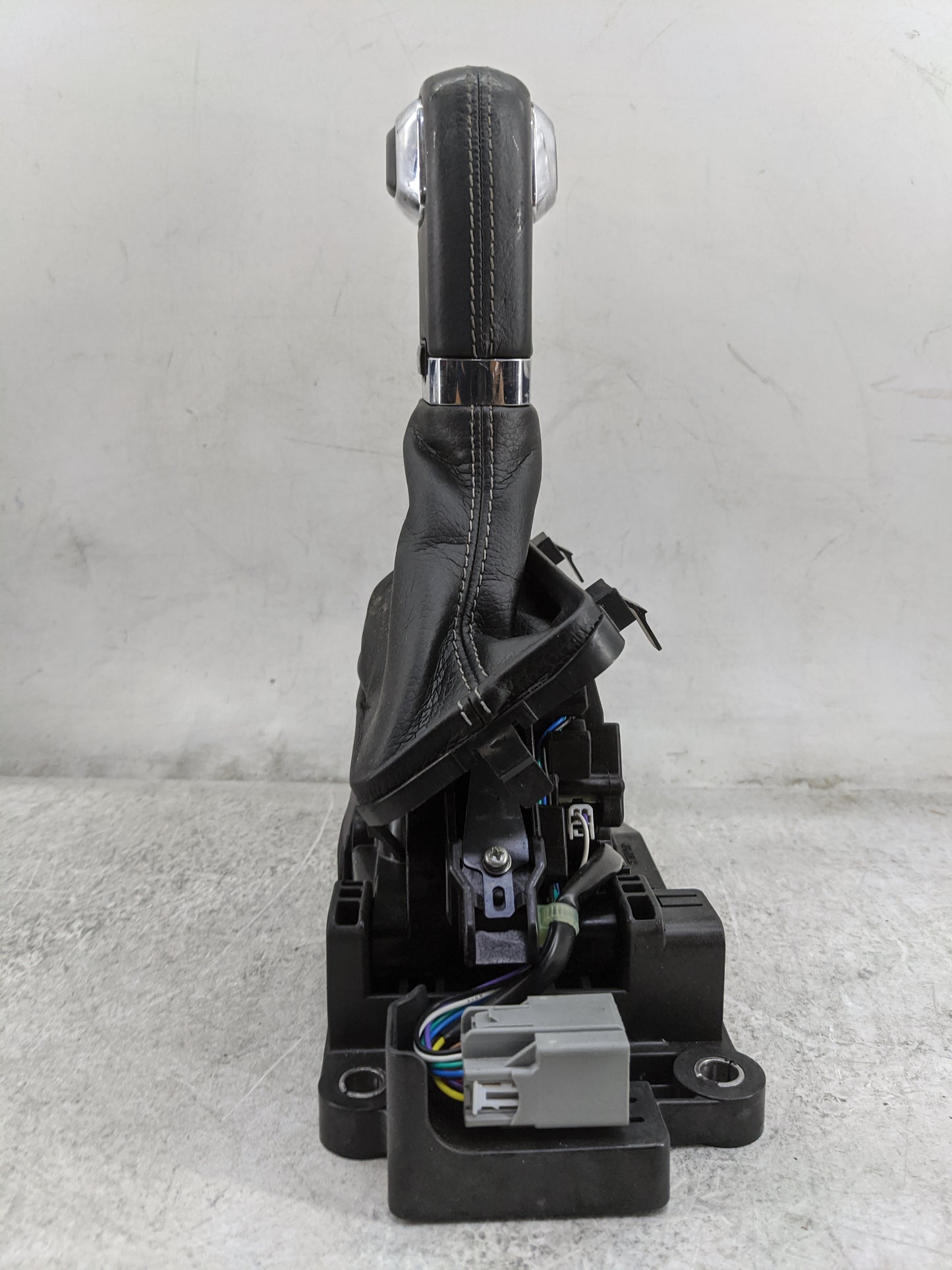 2015 Ford F-150 Floor Console Assembly Shifter Black - Oemusedautoparts1.com