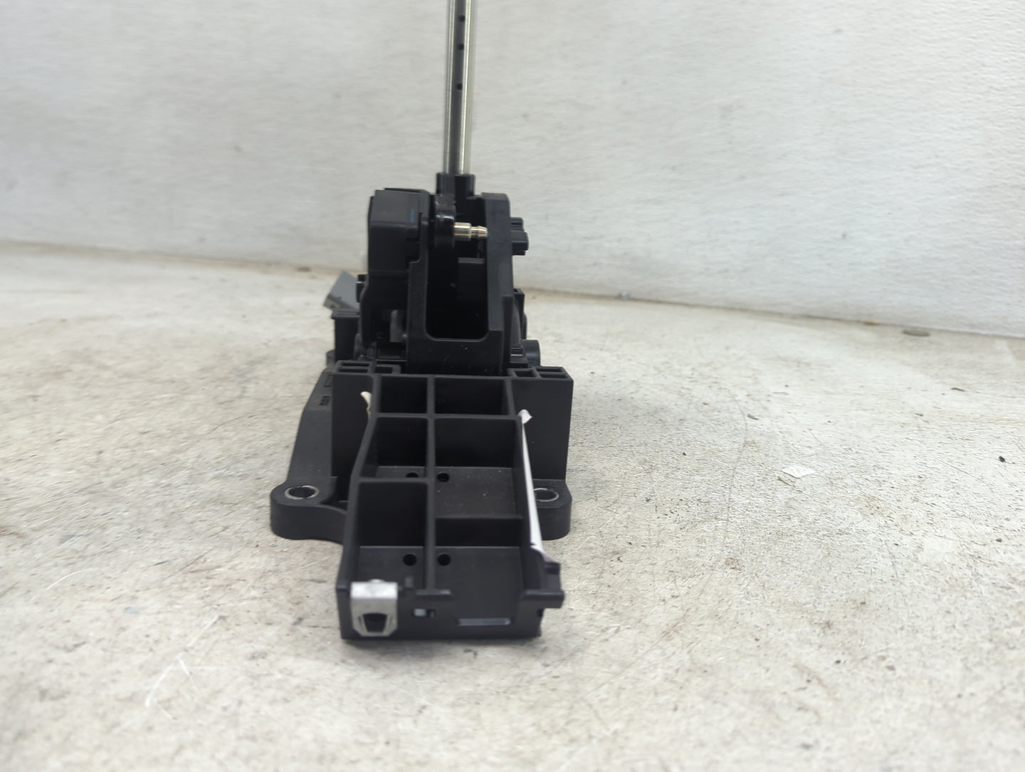 2015 Ford F-150 Floor Console Assembly Shifter 1480360 - Oemusedautoparts1.com