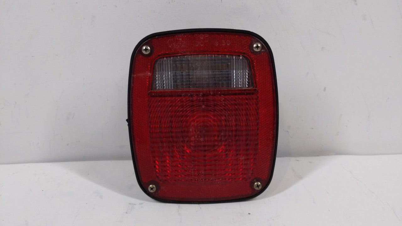 1999-2019 Ford F-350 Super Duty Tail Light Assembly Passenger Right OEM Fits OEM Used Auto Parts - Oemusedautoparts1.com