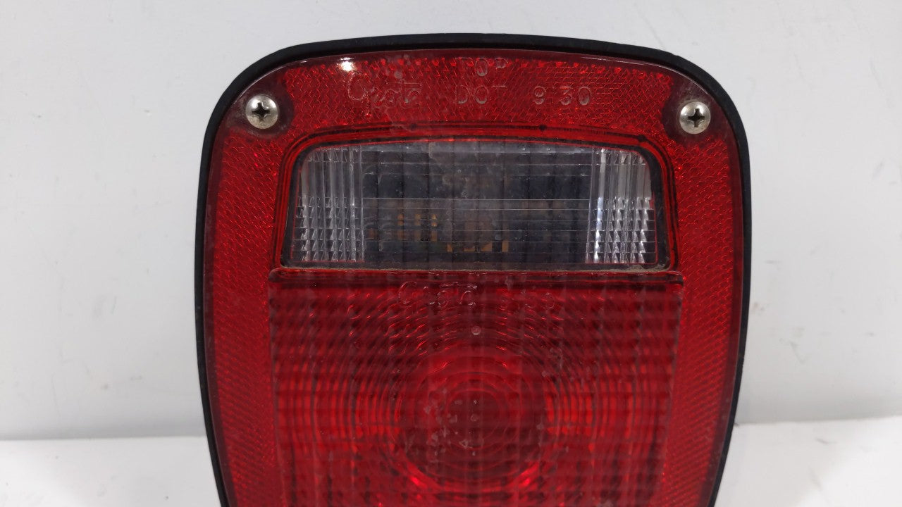 1999-2019 Ford F-350 Super Duty Tail Light Assembly Passenger Right OEM Fits OEM Used Auto Parts - Oemusedautoparts1.com