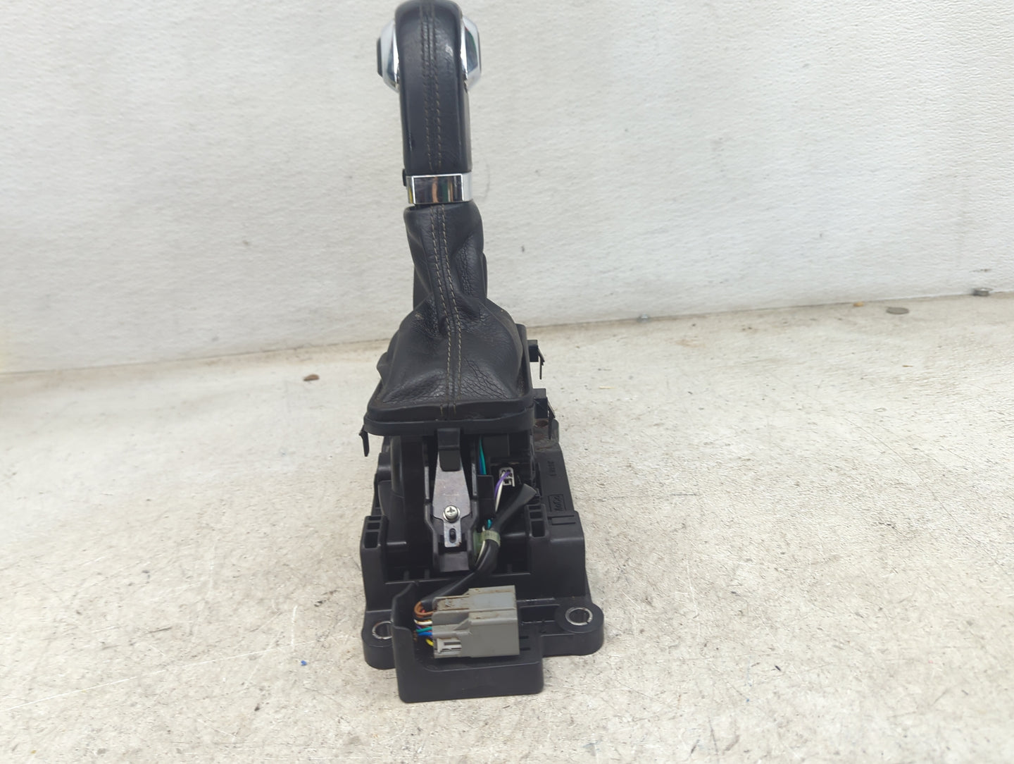 2015 Ford F150 Floor Console Assembly Shifter Black - Oemusedautoparts1.com