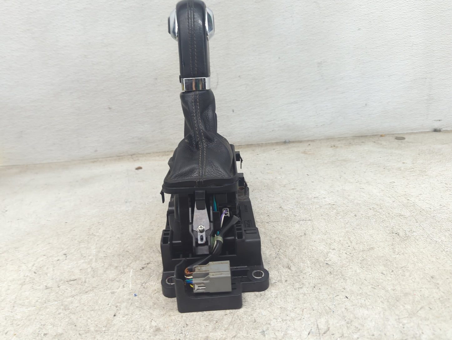 2015 Ford F150 Floor Console Assembly Shifter Black - Oemusedautoparts1.com