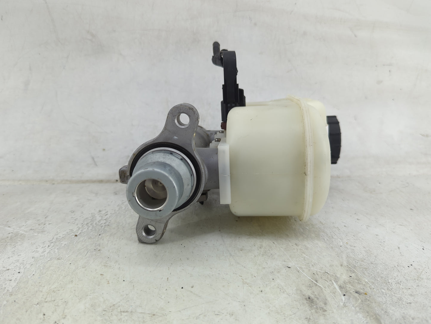 Ford F150 Brake Master Cylinder 1490877 - Oemusedautoparts1.com
