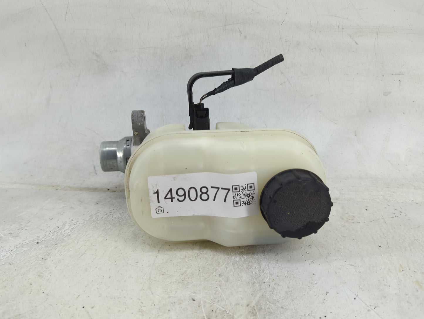 Ford F150 Brake Master Cylinder 1490877 - Oemusedautoparts1.com