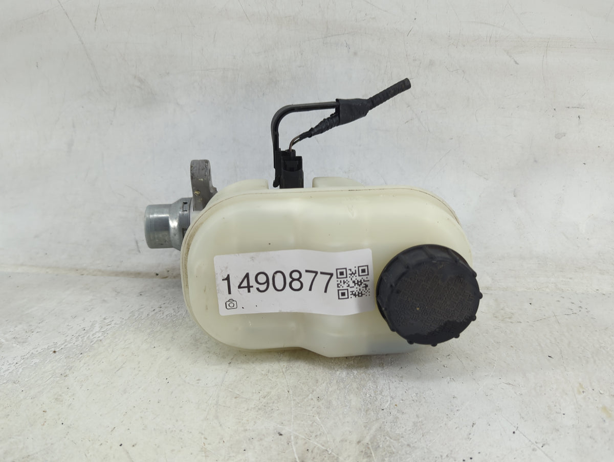 Ford F150 Brake Master Cylinder 1490877 - Oemusedautoparts1.com