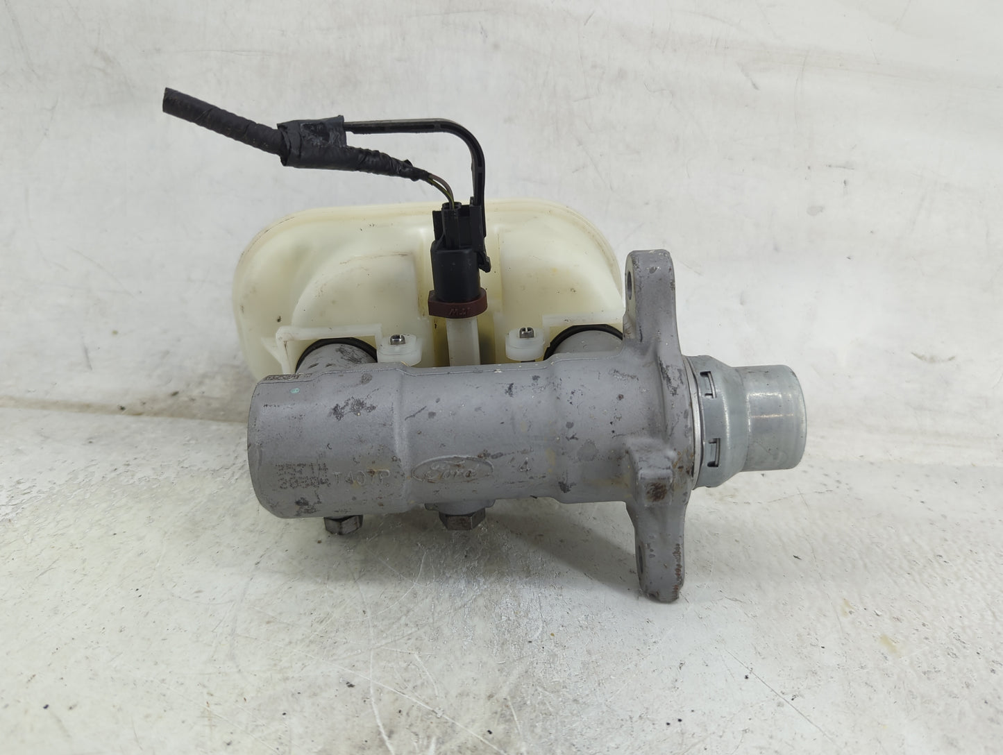 Ford F150 Brake Master Cylinder 1490877 - Oemusedautoparts1.com