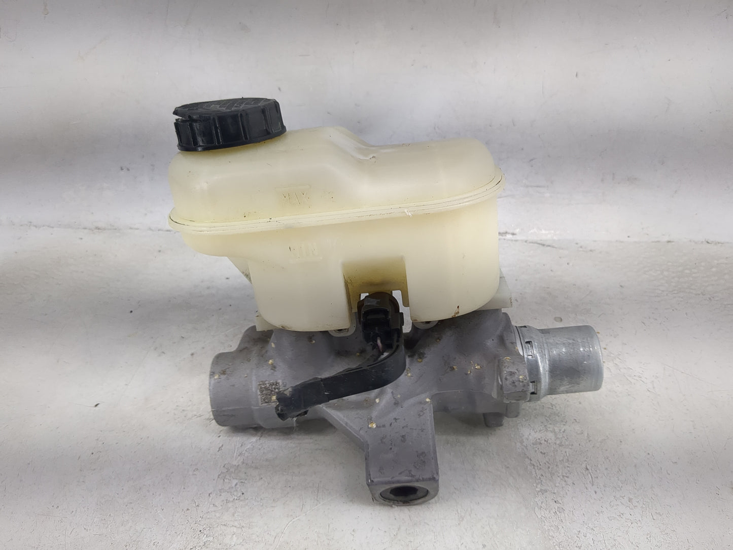 Ford F150 Brake Master Cylinder 1492140 - Oemusedautoparts1.com