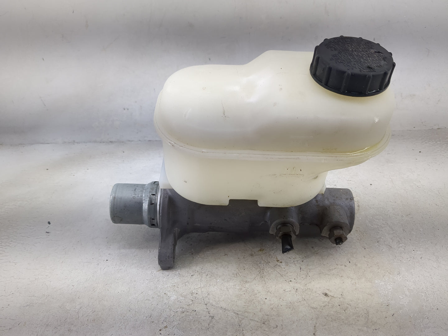 Ford F150 Brake Master Cylinder 1492516 - Oemusedautoparts1.com
