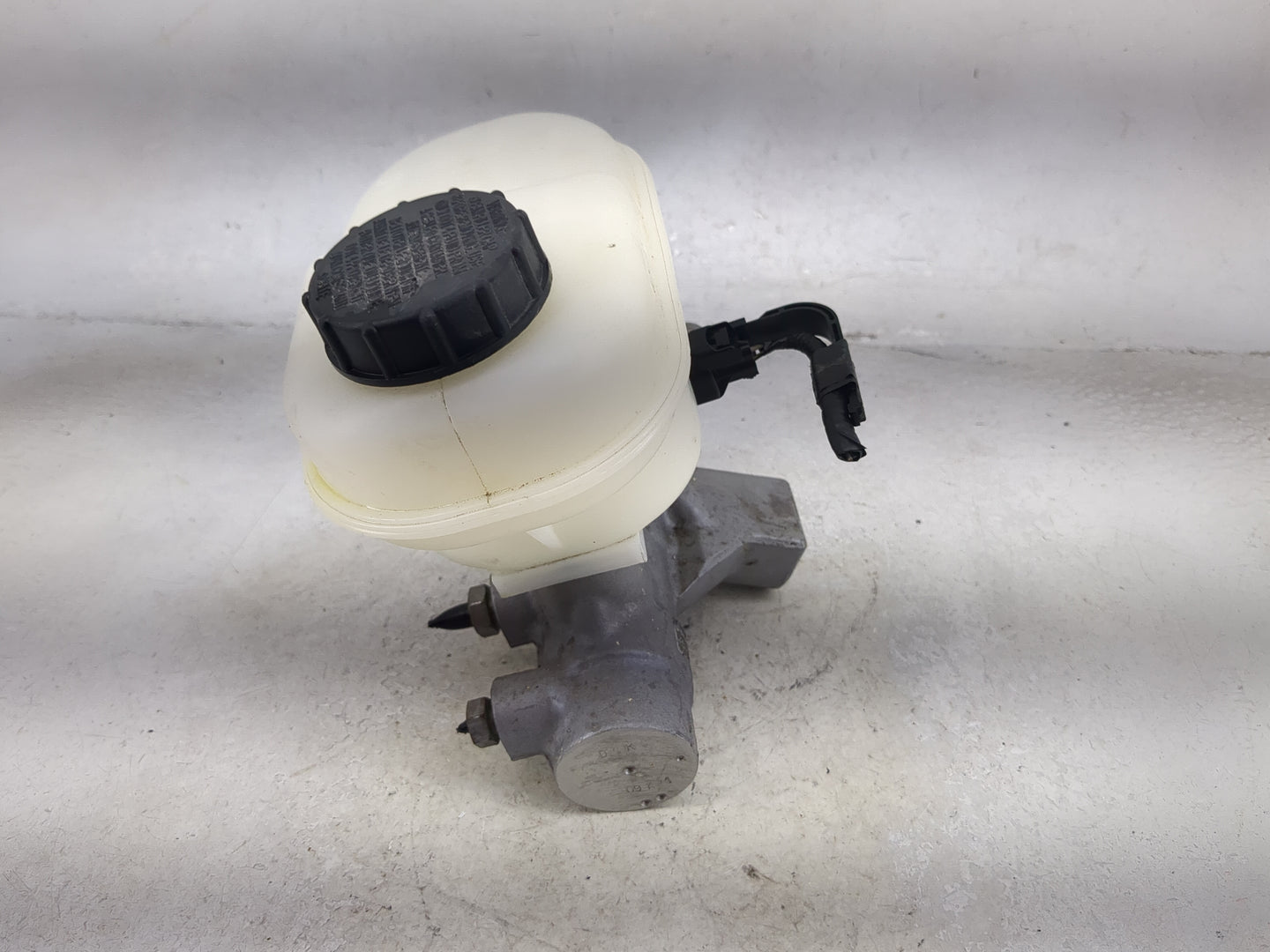 Ford F150 Brake Master Cylinder 1492516 - Oemusedautoparts1.com