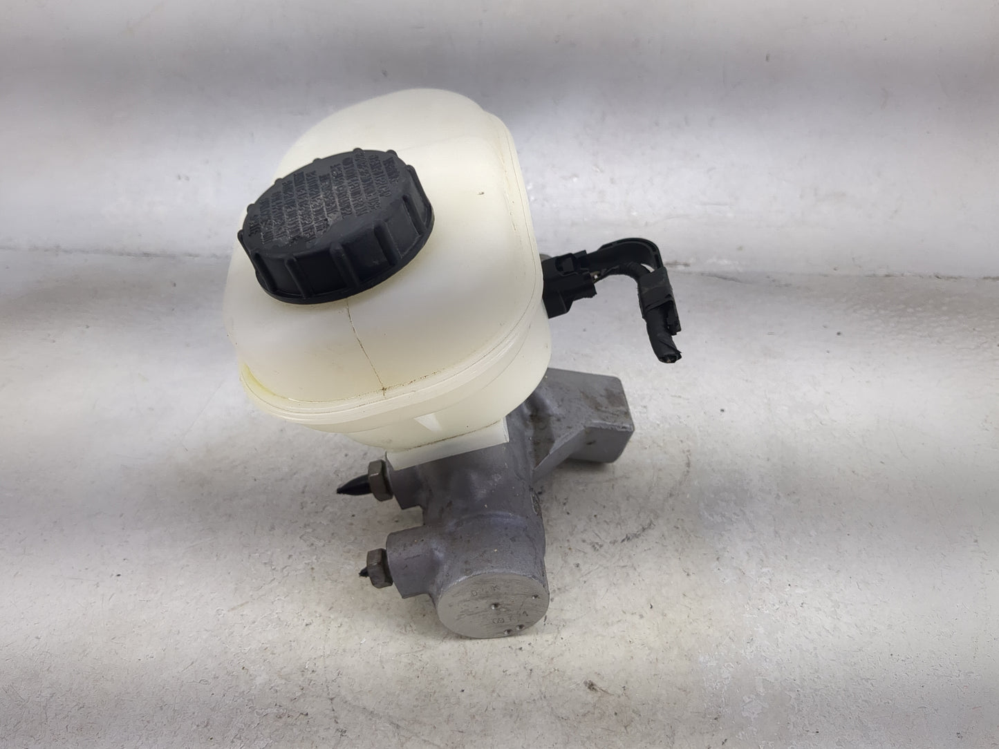 Ford F150 Brake Master Cylinder 1492516 - Oemusedautoparts1.com