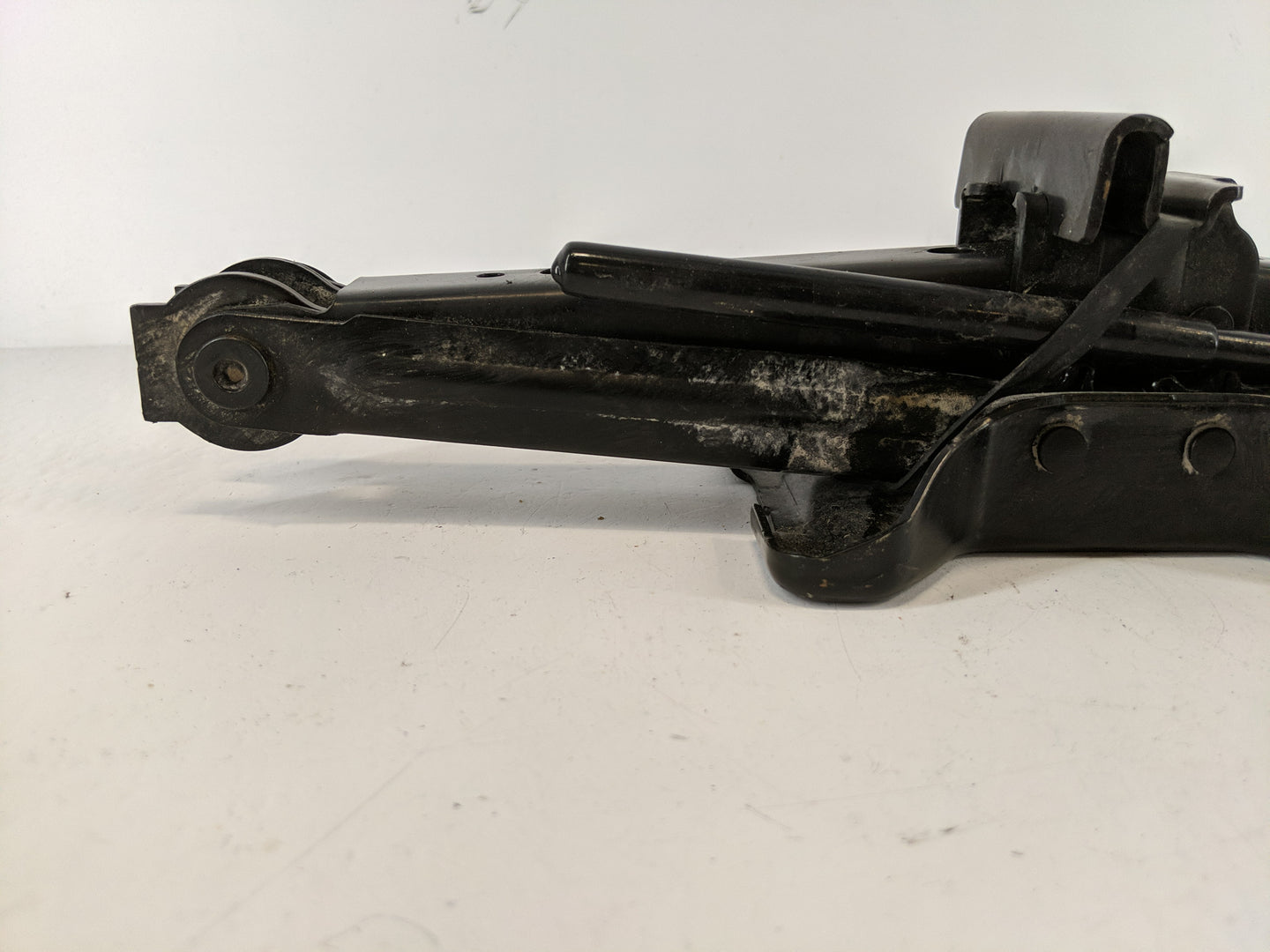 2015 Ford Fiesta Spare Scissor Car Jack 1100778 - Oemusedautoparts1.com