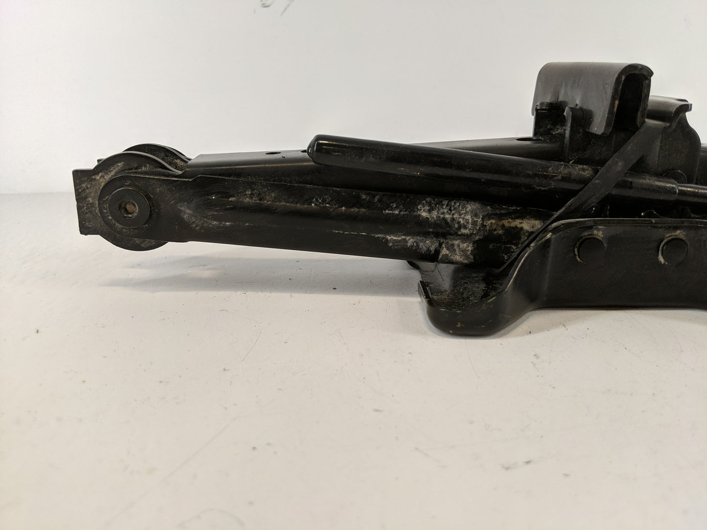 2015 Ford Fiesta Spare Scissor Car Jack 1100778 - Oemusedautoparts1.com