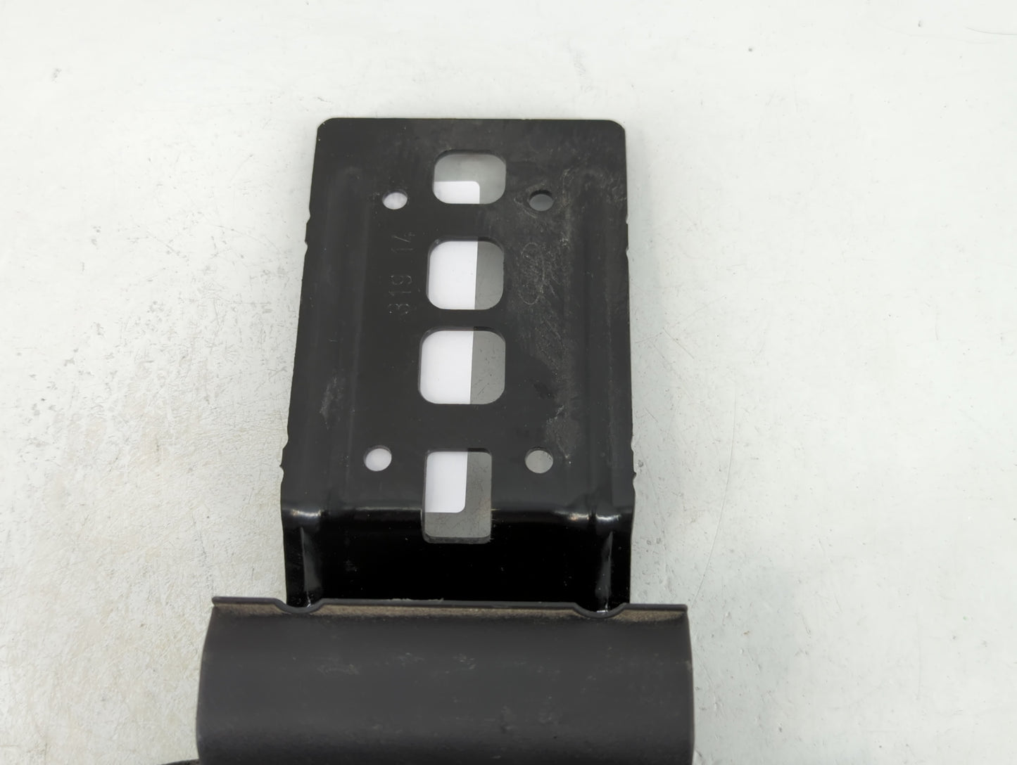 2014-2019 Ford Fiesta Center Console Armrest Cover Lid P/N:P9Z1F-FURECIA Fits Fits 2014 2015 2016 2017 2018 2019 OEM Used Au