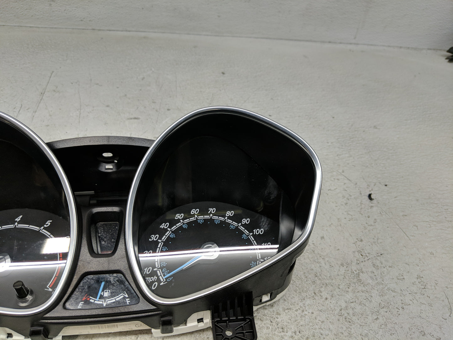 2015-2017 Ford Fiesta Instrument Cluster Speedometer Gauges P/N:D2BT-10849-GAR Fits Fits 2015 2016 2017 OEM Used Auto Parts 