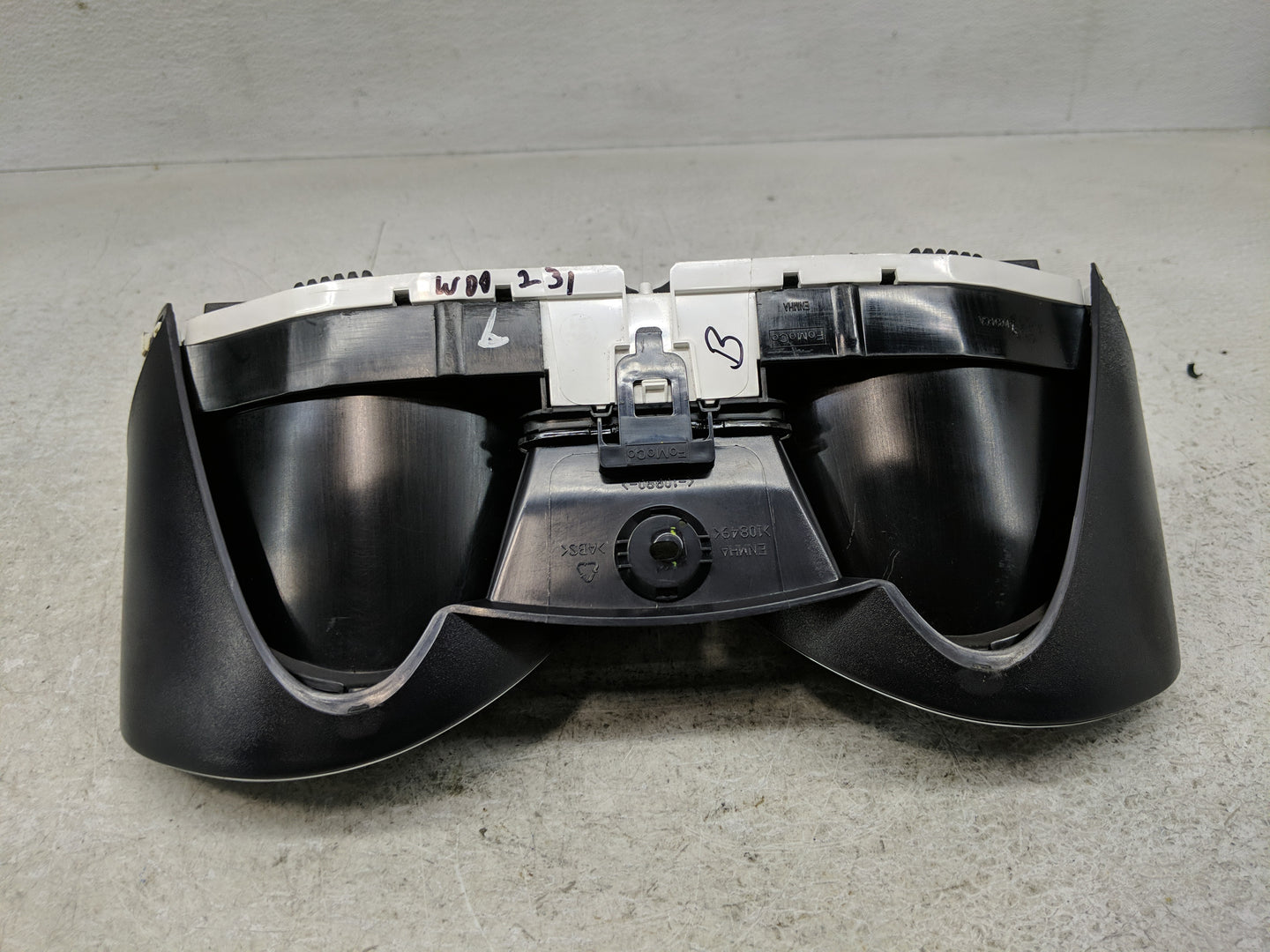 2015-2017 Ford Fiesta Instrument Cluster Speedometer Gauges P/N:D2BT-10849-GAR Fits Fits 2015 2016 2017 OEM Used Auto Parts 