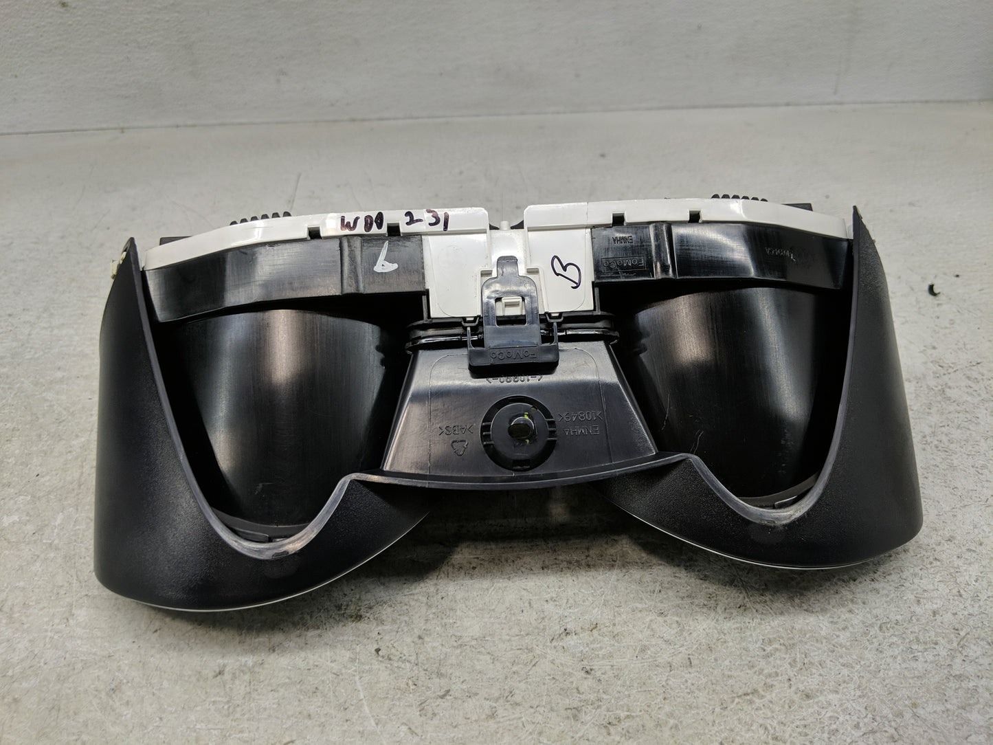 2015-2017 Ford Fiesta Instrument Cluster Speedometer Gauges P/N:D2BT-10849-GAR Fits Fits 2015 2016 2017 OEM Used Auto Parts 