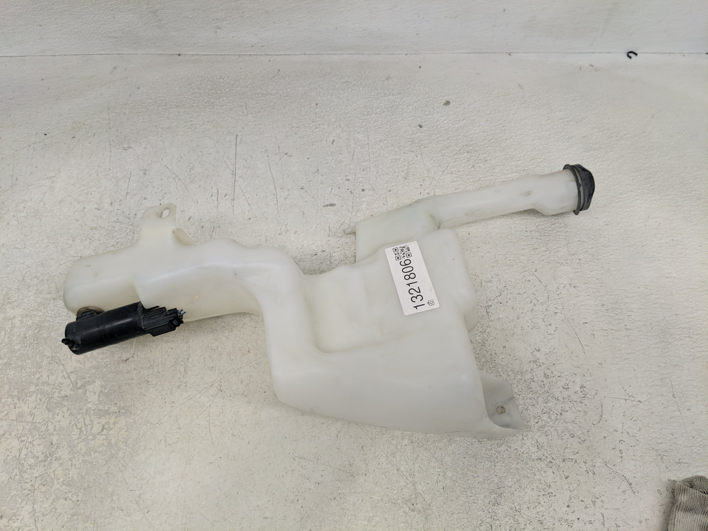 2011-2019 Ford Fiesta Windshield Washer Fluid Reservoir Bottle Oem - Oemusedautoparts1.com