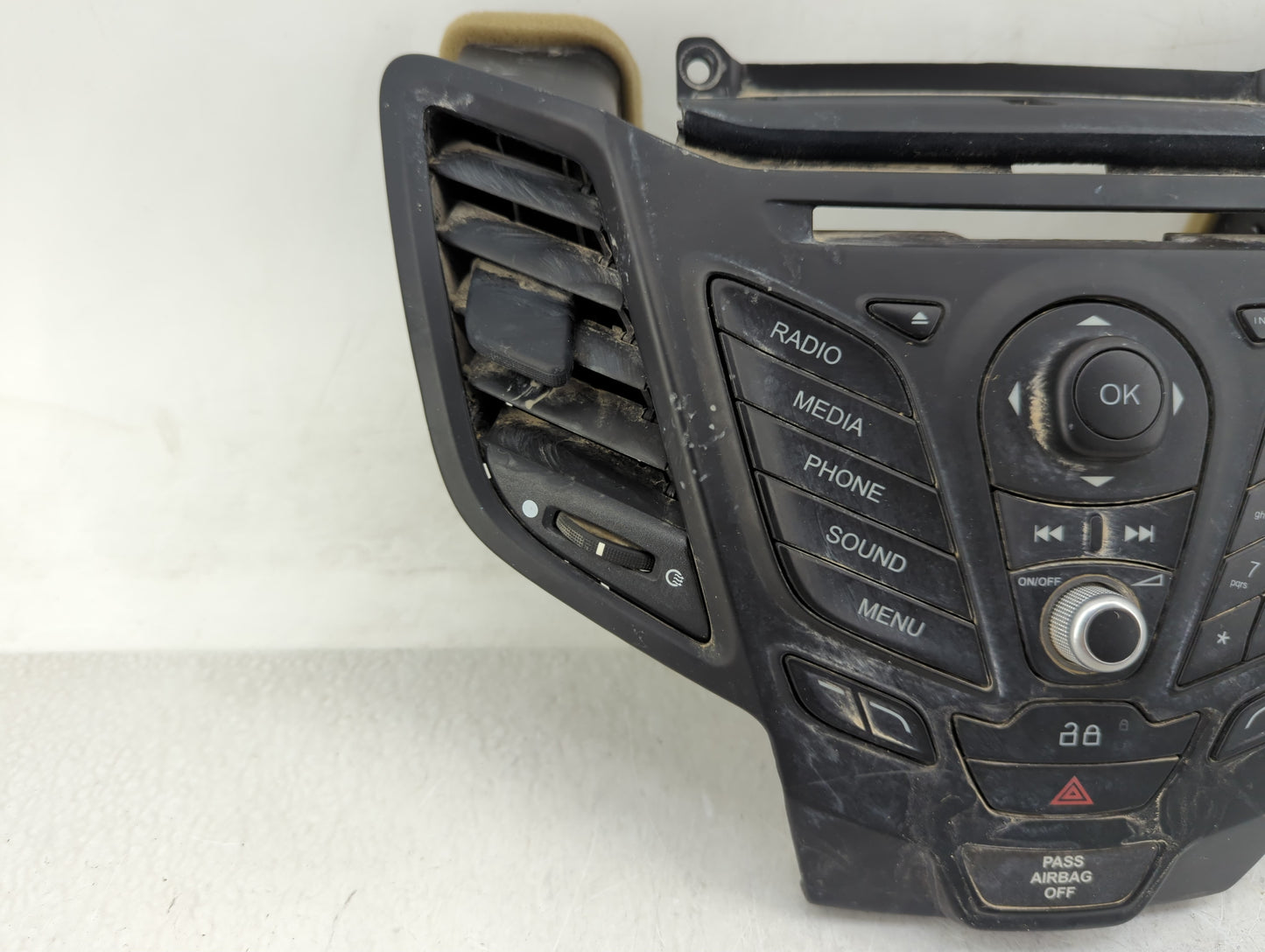 2014-2015 Ford Fiesta Radio AM FM Cd Player Receiver Replacement P/N:D2BT18K811BD Fits Fits 2014 2015 OEM Used Auto Parts - 