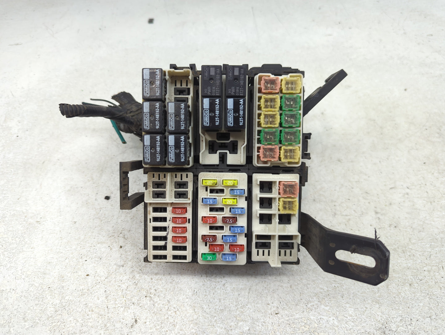 2014-2019 Ford Fiesta Fusebox Fuse Box Panel Relay Module P/N:6001389001 Fits Fits 2014 2015 2016 2017 2018 2019 OEM Used Au