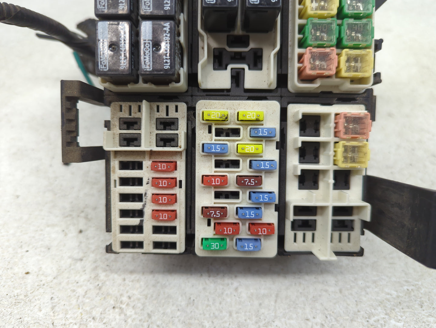 2014-2019 Ford Fiesta Fusebox Fuse Box Panel Relay Module P/N:6001389001 Fits Fits 2014 2015 2016 2017 2018 2019 OEM Used Au