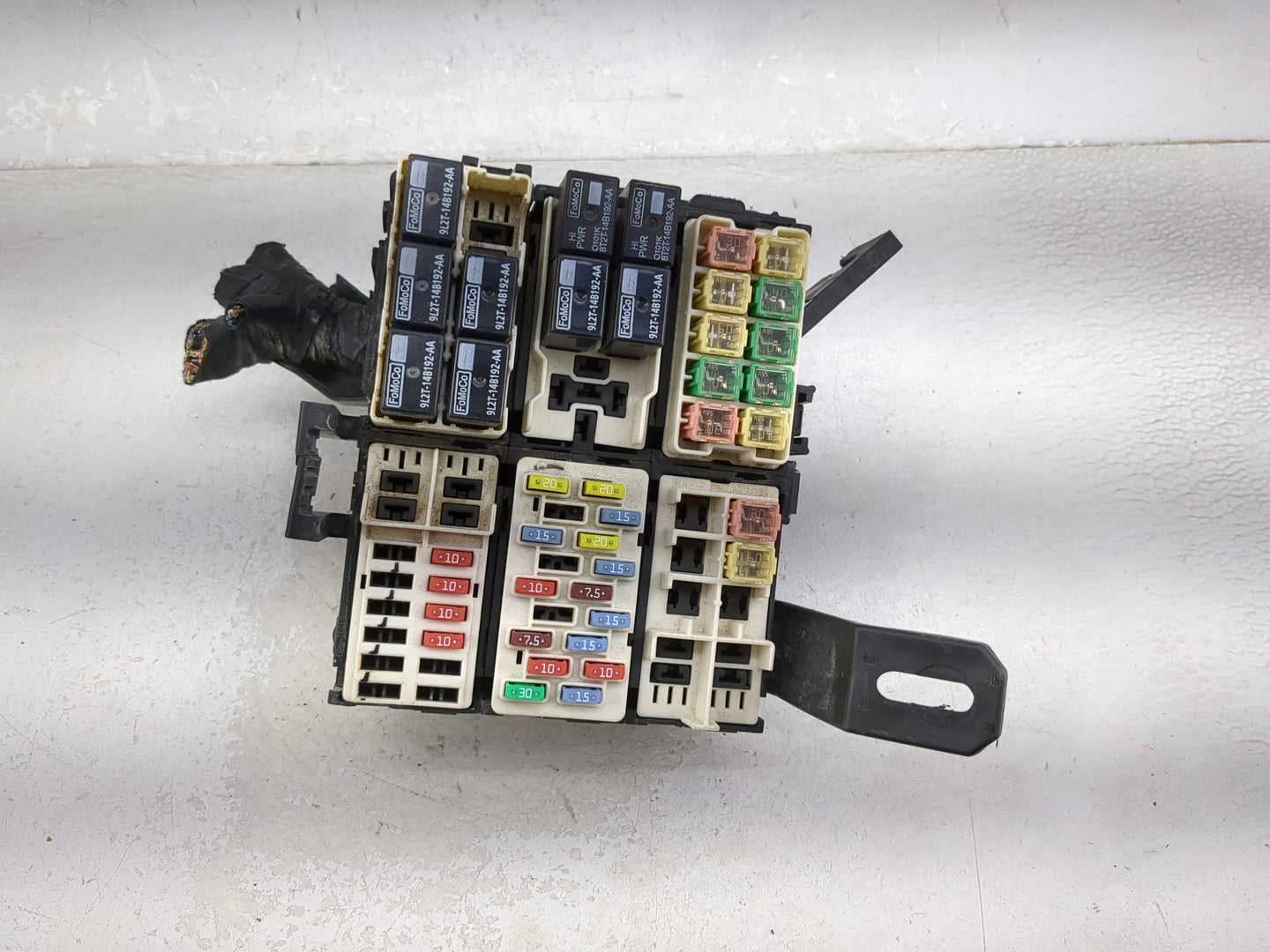 2014-2019 Ford Fiesta Fusebox Fuse Box Panel Relay Module P/N:9L2T-14B192-AA BT2T-14B192-AA Fits OEM Used Auto Parts - Oemus