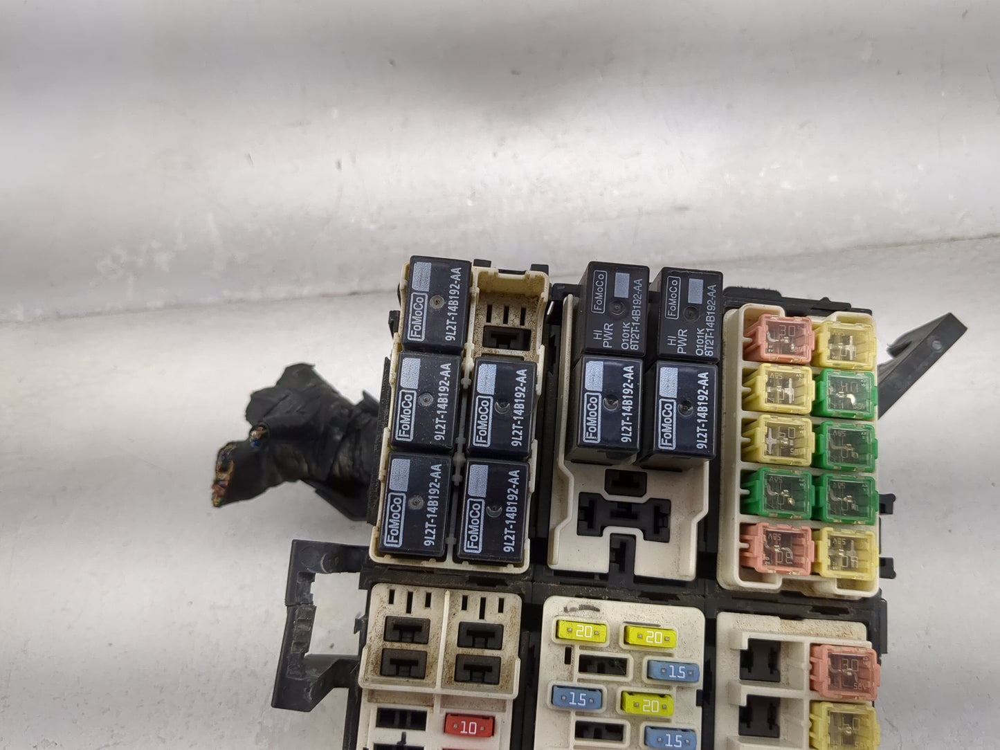 2014-2019 Ford Fiesta Fusebox Fuse Box Panel Relay Module P/N:9L2T-14B192-AA BT2T-14B192-AA Fits OEM Used Auto Parts - Oemus