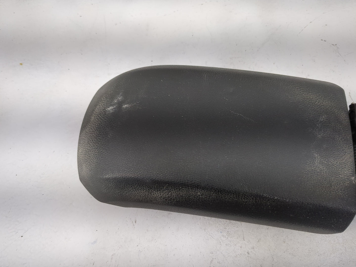 2014-2019 Ford Fiesta Center Console Armrest Cover Lid P/N:1305766X-CB-03 1305766XCB03 Fits Fits 2014 2015 2016 2017 2018 20