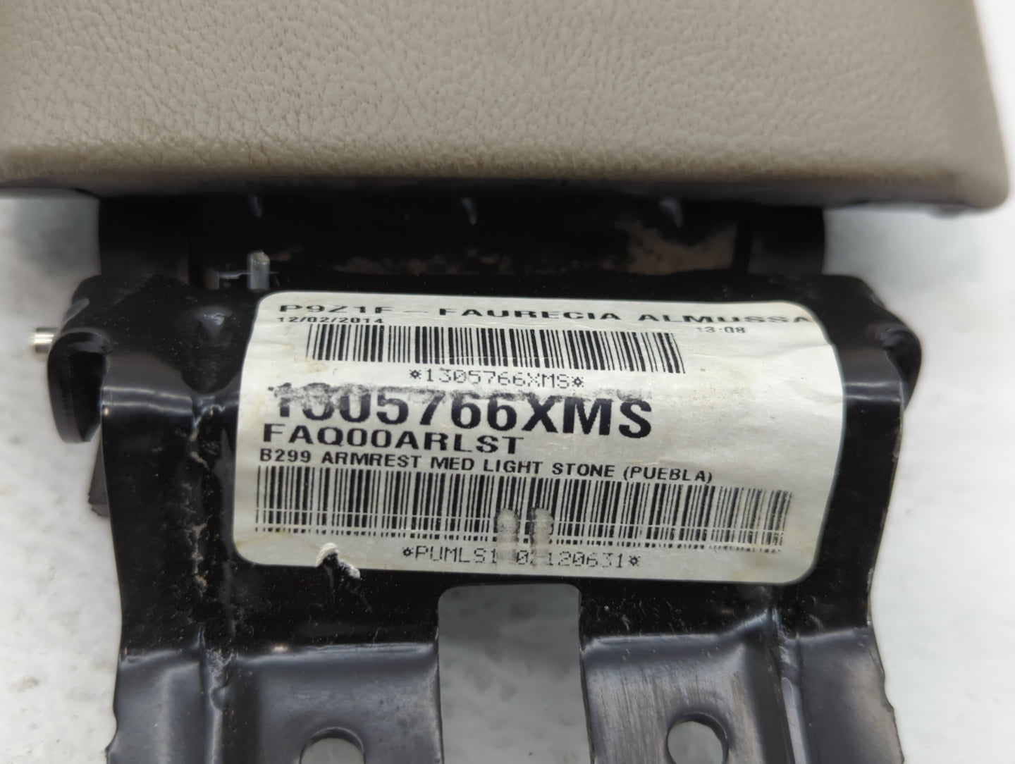 2015 Ford Fiesta Center Console Armrest Cover Lid Beige - Oemusedautoparts1.com