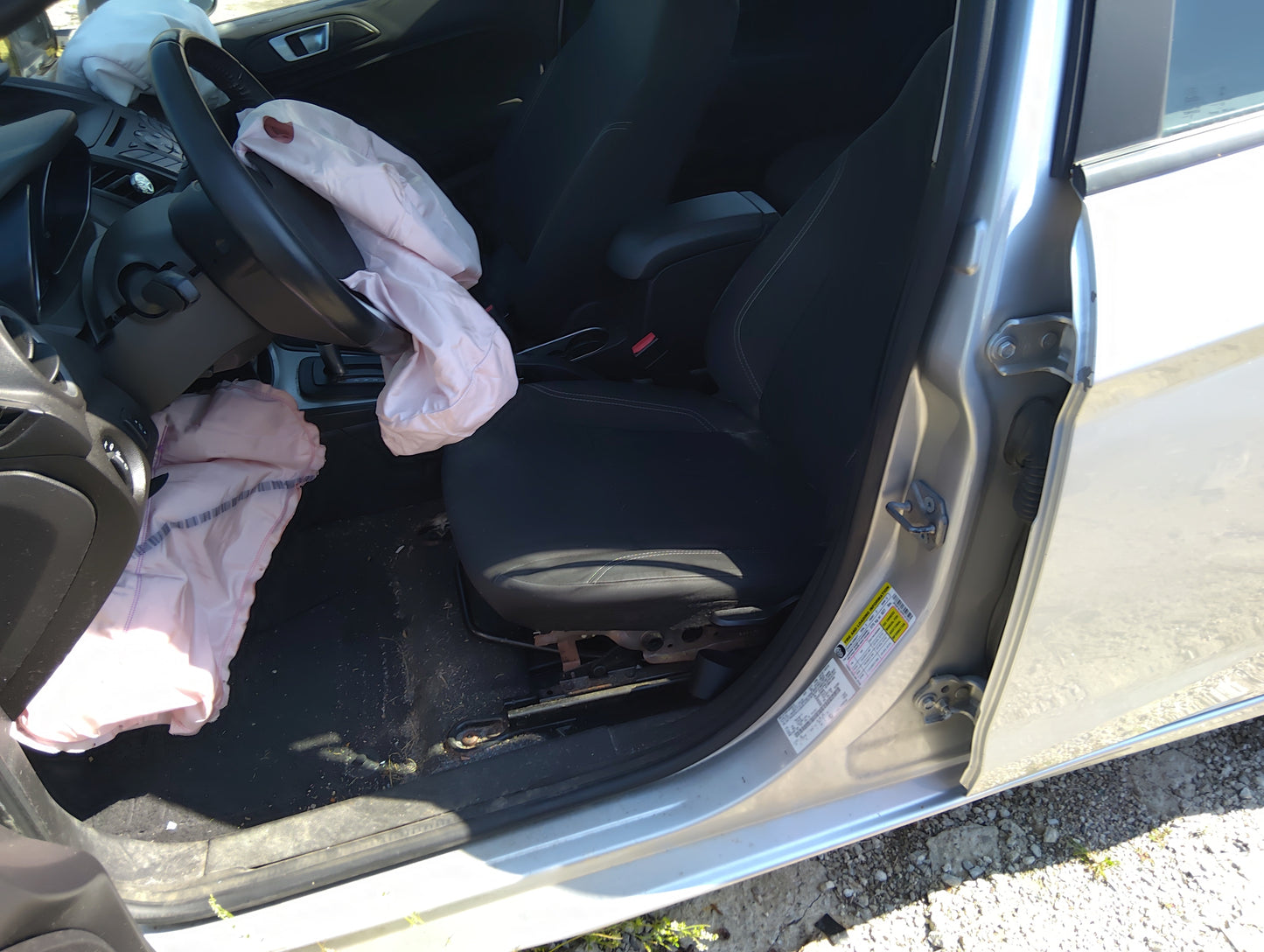 2014-2018 Ford Fiesta Driver Front Seat Oem 5040296 - Oemusedautoparts1.com