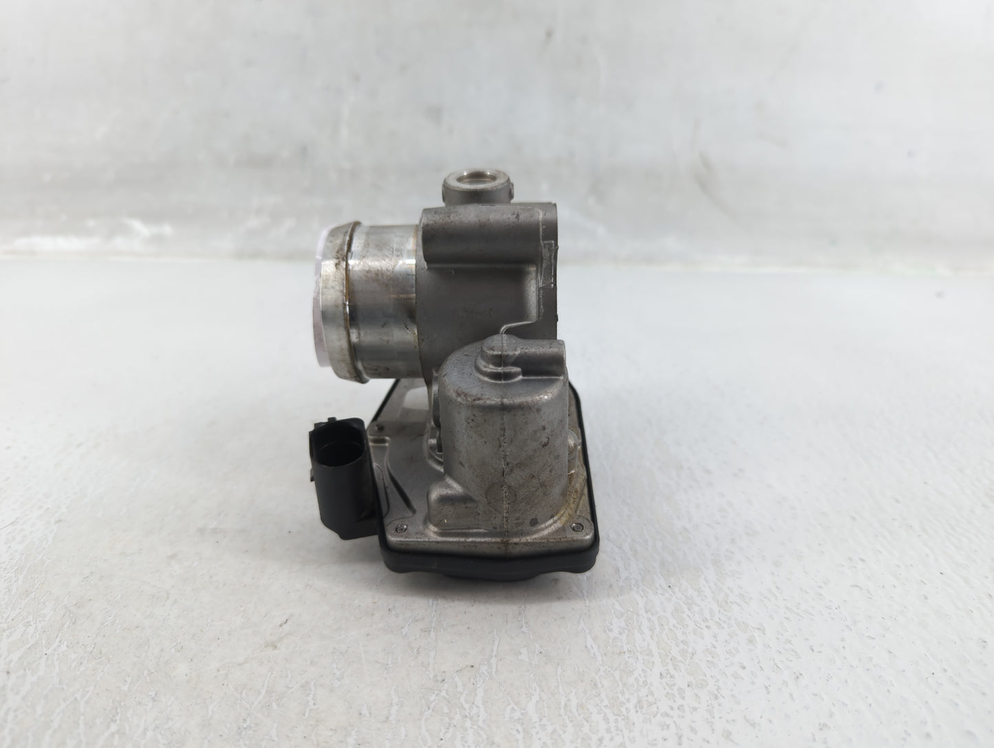 2014-2017 Ford Fiesta Throttle Body P/N:B17 008 0162 B14 490 0525 Fits Fits 2014 2015 2016 2017 2018 OEM Used Auto Parts - O