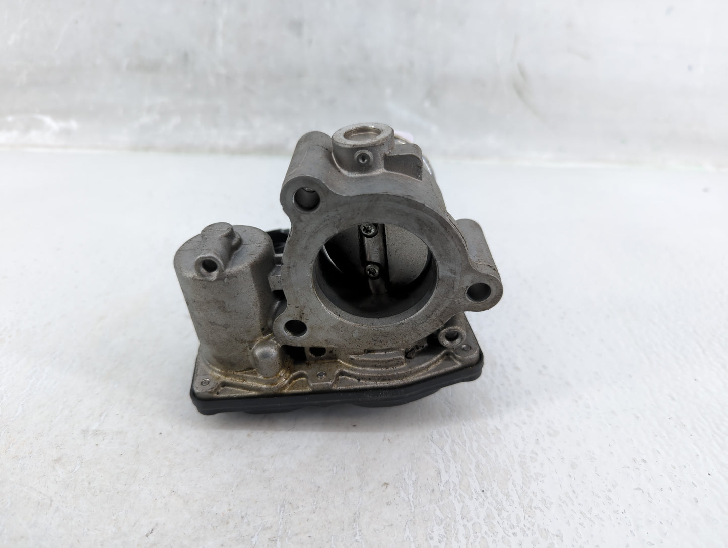 2014-2017 Ford Fiesta Throttle Body P/N:B17 008 0162 B14 490 0525 Fits Fits 2014 2015 2016 2017 2018 OEM Used Auto Parts - O