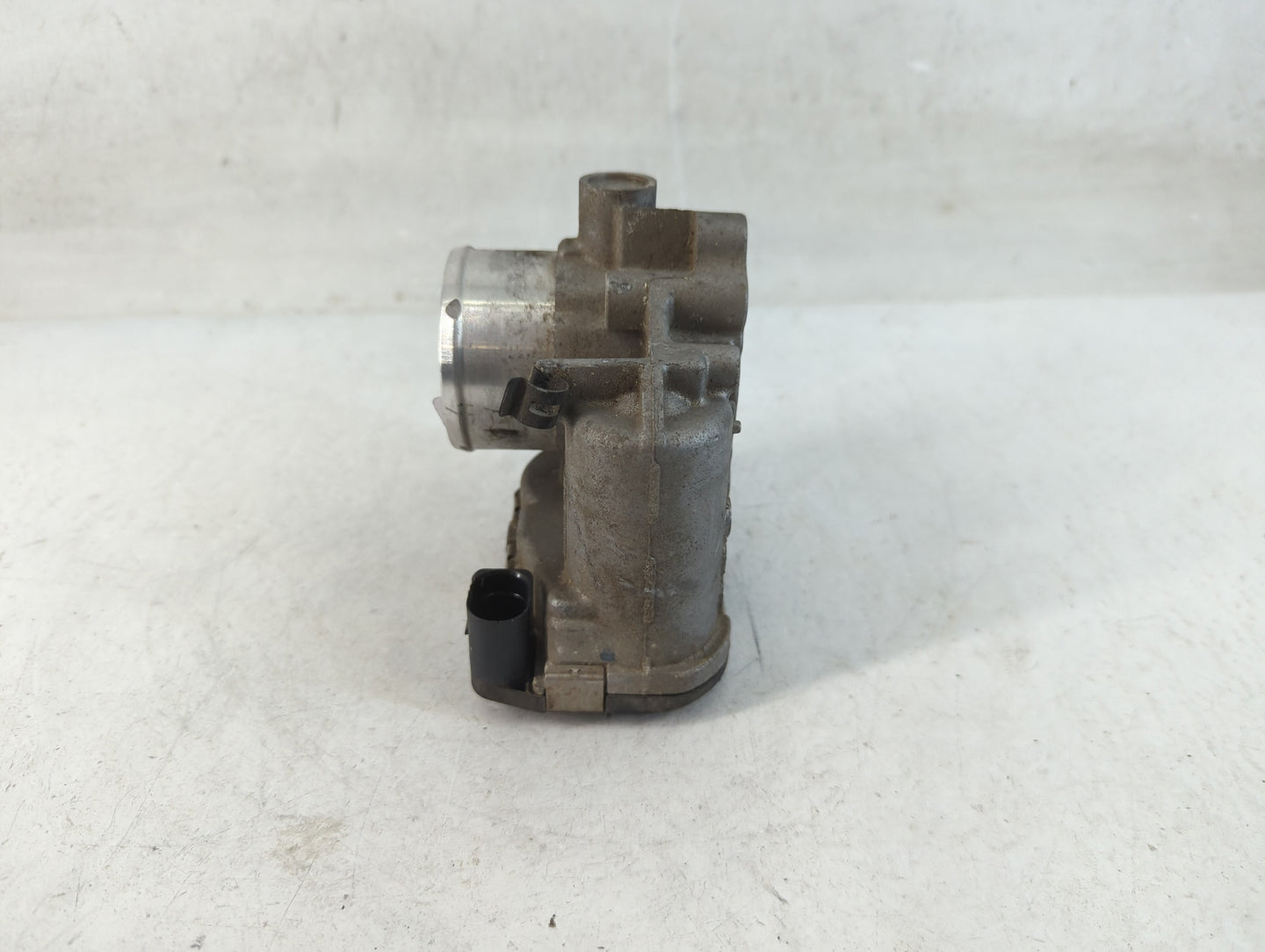 2014-2019 Ford Fiesta Throttle Body P/N:7S7G-9F991-CA Fits Fits 2013 2014 2015 2016 2017 2018 2019 OEM Used Auto Parts - Oem