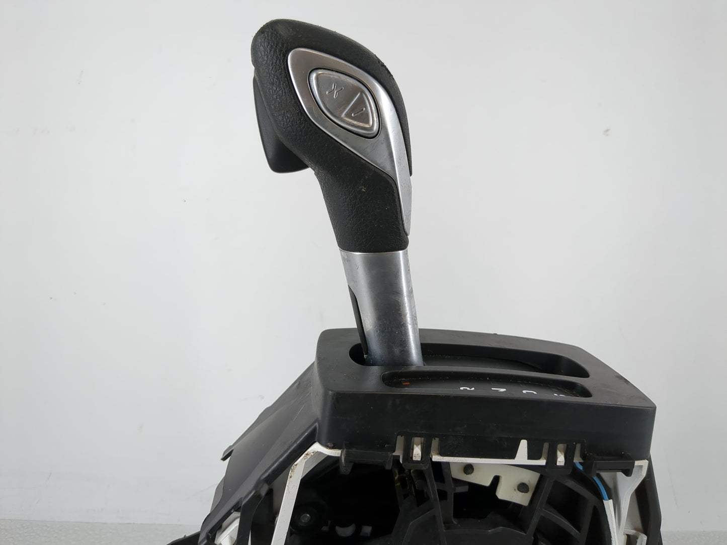 2015 Ford Fiesta Floor Console Assembly Shifter - Oemusedautoparts1.com