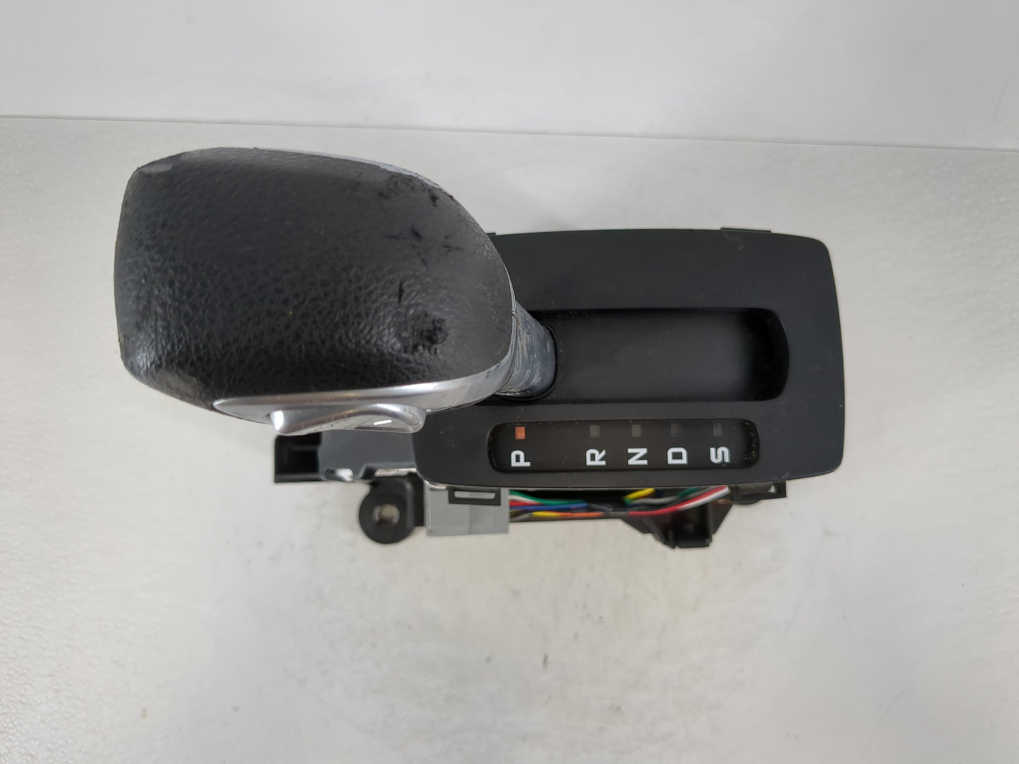 2015 Ford Fiesta Floor Console Assembly Shifter - Oemusedautoparts1.com