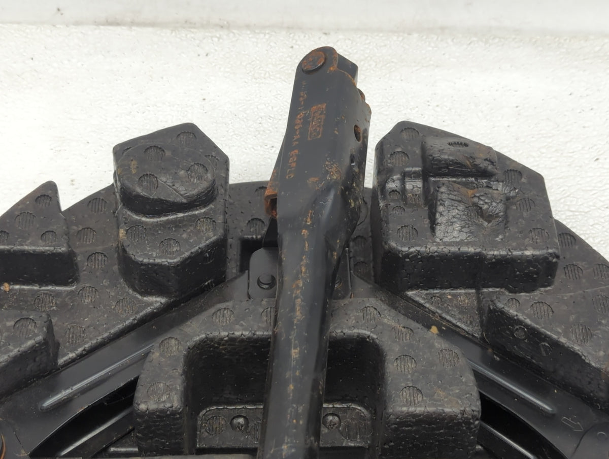 Ford Focus Spare Scissor Car Jack 1057335 - Oemusedautoparts1.com